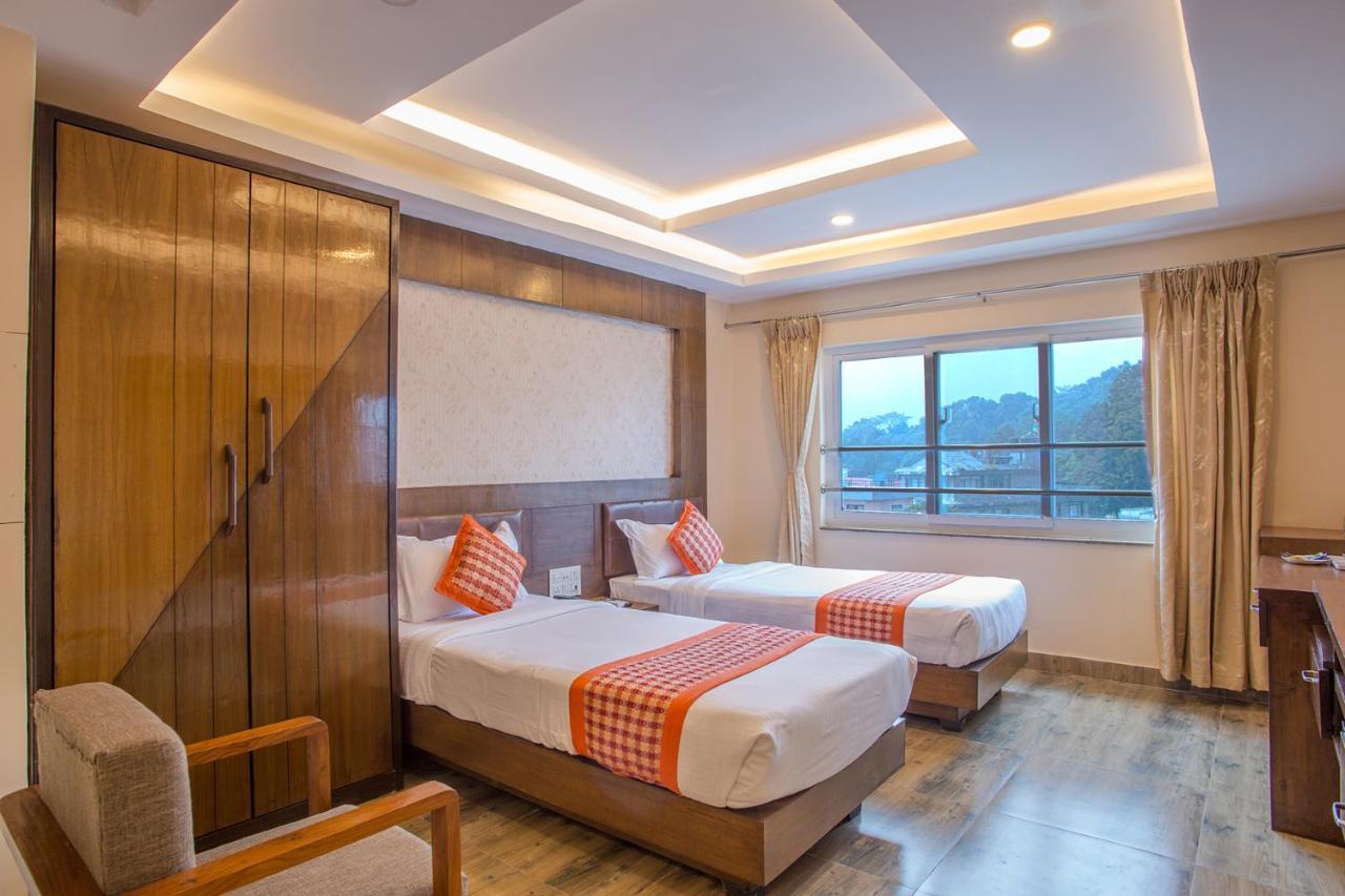 Hotel Yellow Pagoda Pokhara Bagian luar foto